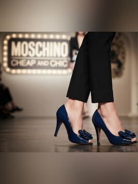Authentic Moschino Cheap & Chic designer navy blue patent leather heels sz 6.5
